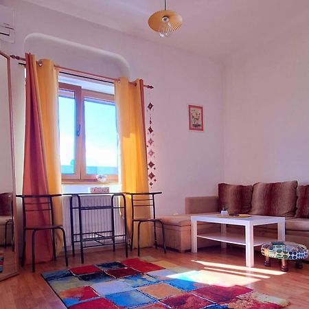 Super Central - Lovely One-Bedroom Apartment On Victoriei Avenue Bucharest Exterior photo