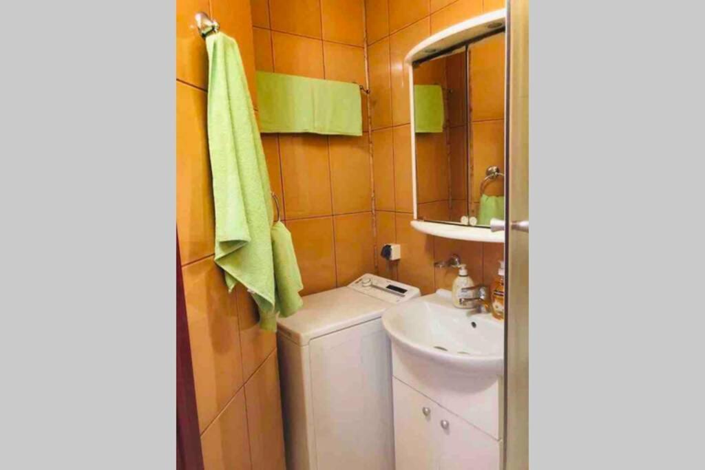 Super Central - Lovely One-Bedroom Apartment On Victoriei Avenue Bucharest Exterior photo